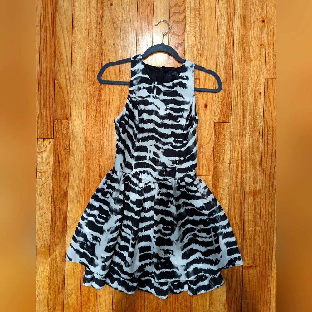 Guess Abstract Dyed Sleeveless Tiered cocktail dress size 2